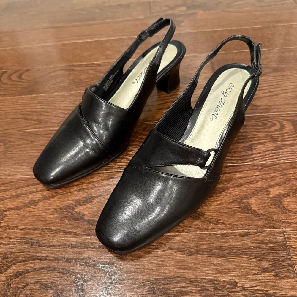 Easy Street Women's Black Slingback Heels